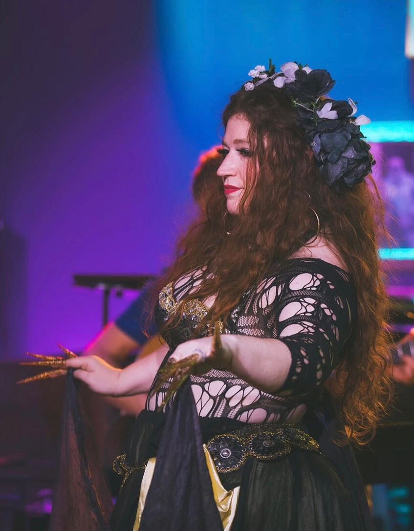 click to see Ginnie Fae performing with a live band for a cabaret show at Reveler.